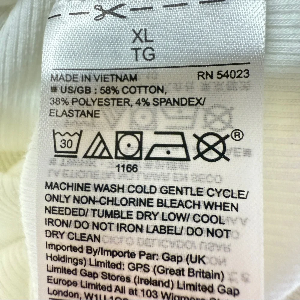 GAP White Rib-Knit Boyfriend Tank Top with Black Lightning Bolt Pattern Size XL